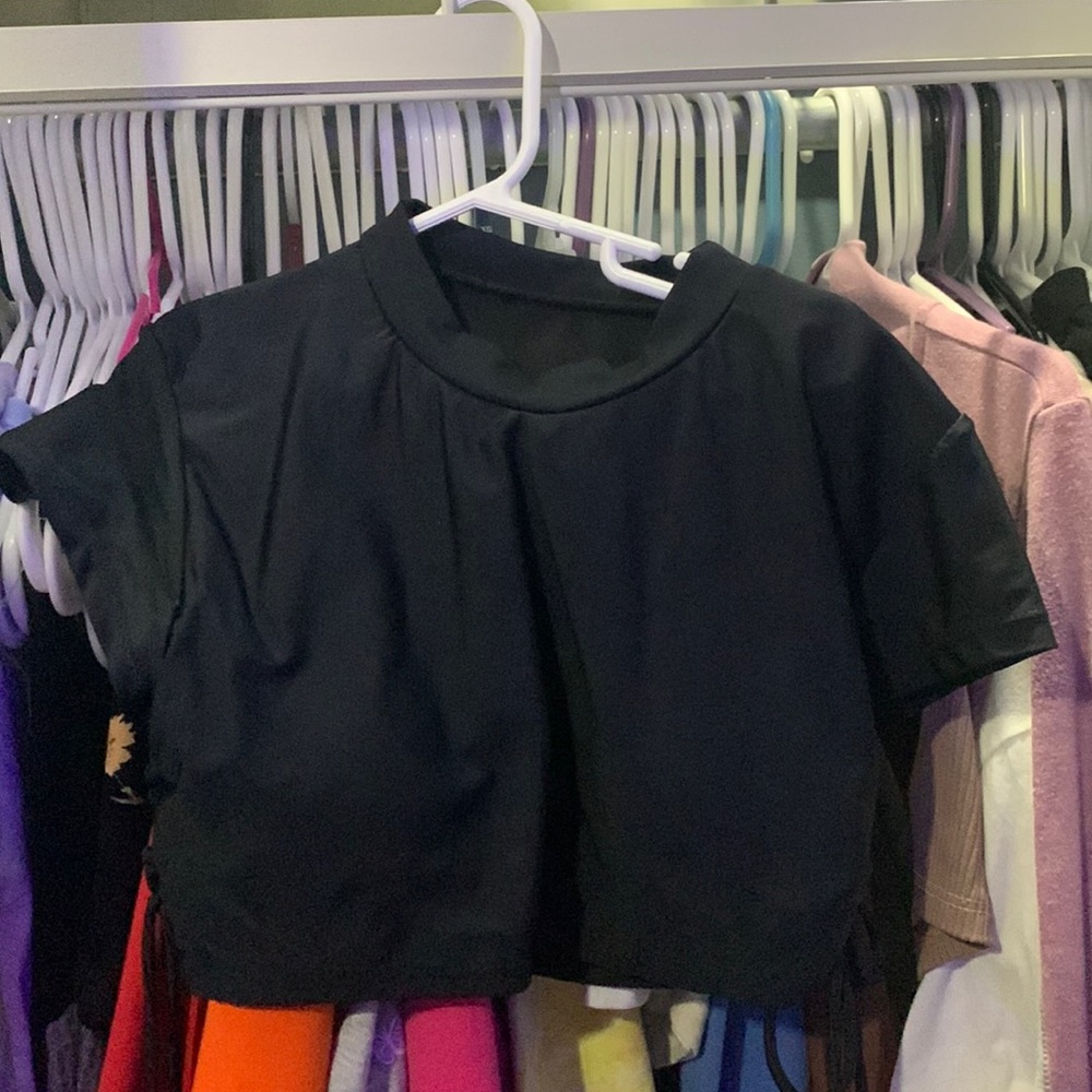 Cropped swimming top